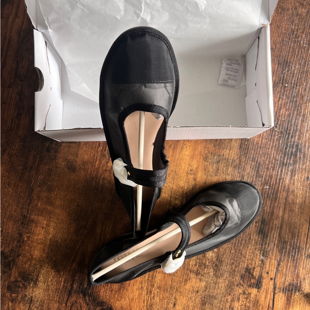 Fever Sole Women's Flats & Loafers in Black